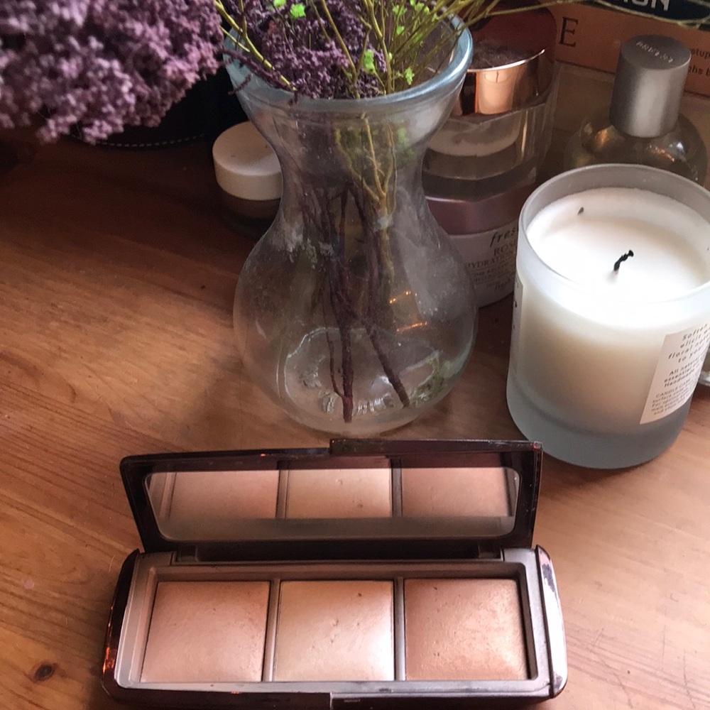 Hourglass ambient light palette
